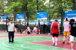 这也太准了吧！😲在野球场遇到这样的投篮大神要怎么防？